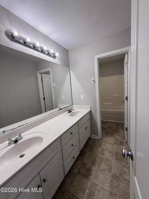 Bath - 4324 E Barcelona Way, Augusta, GA 30906 photo 4 of 8