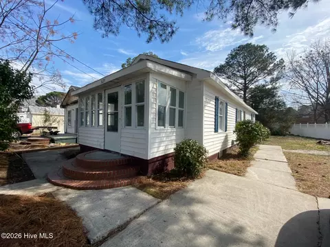 3625 S Walnut St, Farmville, NC 27828