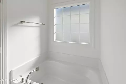 Bath - 1211 Juno Dr, Wilmington, NC 28411 photo 3 of 4