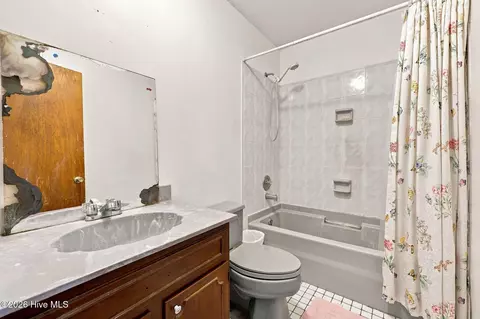 Bath - 430 Hughes Rd, Hampstead, NC 28443 photo 3 of 4