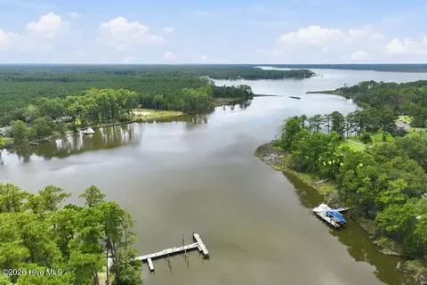 102 Cummins Creek Rd, Beaufort, NC 28516