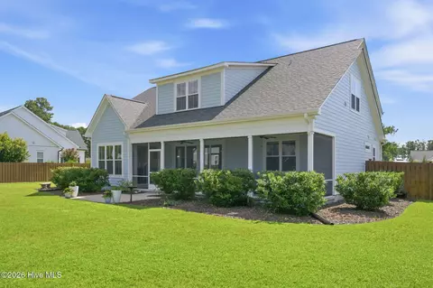 Exterior - 39 Stratford Pl, Hampstead, NC 28443 photo 2 of 11
