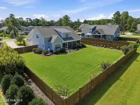 Exterior - 39 Stratford Pl, Hampstead, NC 28443 photo 9 of 11