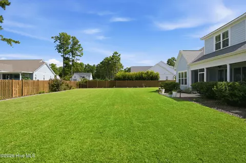 Exterior - 39 Stratford Pl, Hampstead, NC 28443 photo 7 of 11