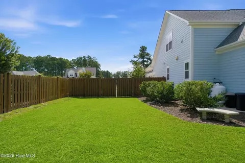 Exterior - 39 Stratford Pl, Hampstead, NC 28443 photo 8 of 11