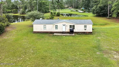 877 Cambridge Rd, Southport, NC 28461