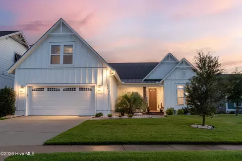 404 Summerhouse Dr, Holly Ridge, NC 28445
