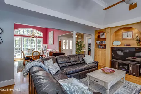 Living - 95 Waters Edge Dr, Chocowinity, NC 27817 photo 2 of 3