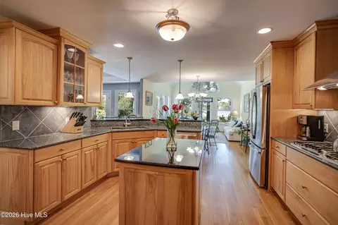 Kitchen - 95 Waters Edge Dr, Chocowinity, NC 27817 photo 5 of 6