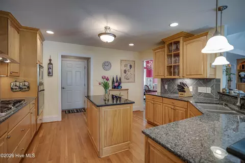 Kitchen - 95 Waters Edge Dr, Chocowinity, NC 27817 photo 3 of 6