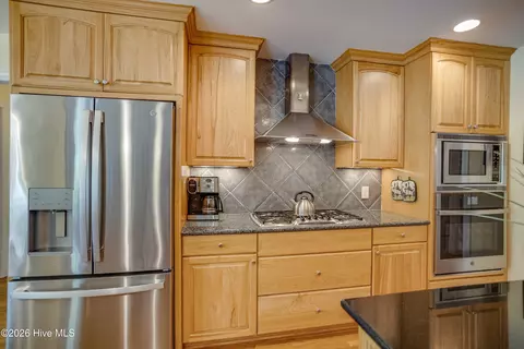 Kitchen - 95 Waters Edge Dr, Chocowinity, NC 27817 photo 4 of 6