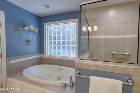 Bath - 95 Waters Edge Dr, Chocowinity, NC 27817 photo 2 of 6