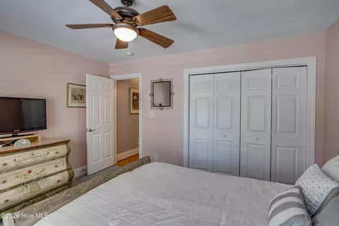 Bedroom - 95 Waters Edge Dr, Chocowinity, NC 27817 photo 6 of 6