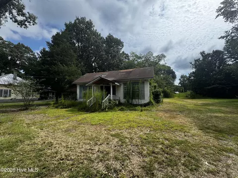 306 S Broad St, Robersonville, NC 27871