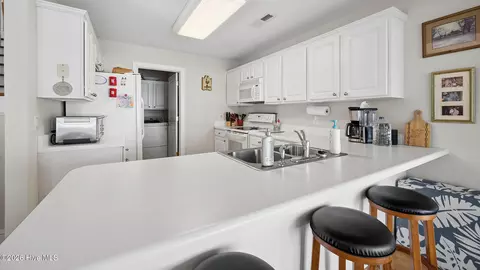 Kitchen - 57 W Bayside Dr, Chocowinity, NC 27817 photo 2 of 6