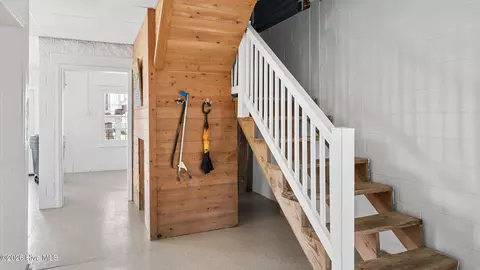 Entry Way - 57 W Bayside Dr, Chocowinity, NC 27817 photo 6 of 7