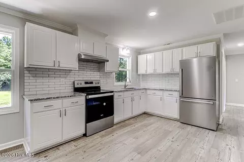 Kitchen - 390 Newtown Loop Rd, Atkinson, NC 28421 photo 2 of 2