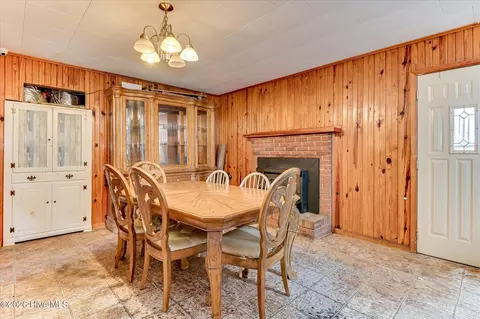 Dining - 1227 County Line Rd, Harlem, GA 30814 photo 2 of 4