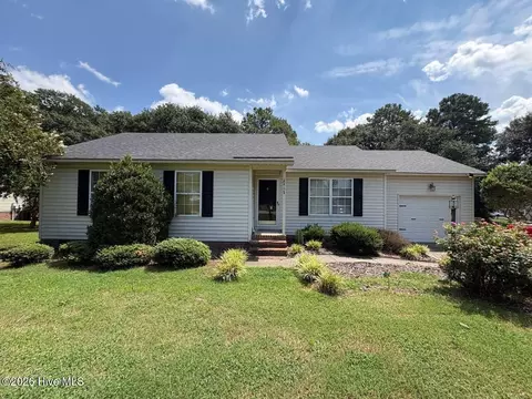 2468 Stratford Dr, La Grange, NC 28551