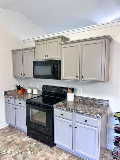 Kitchen - 308 Basil Ct, Hubert, NC 28539 photo 2 of 3