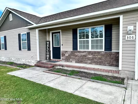 Exterior - 308 Basil Ct, Hubert, NC 28539 photo 1 of 3