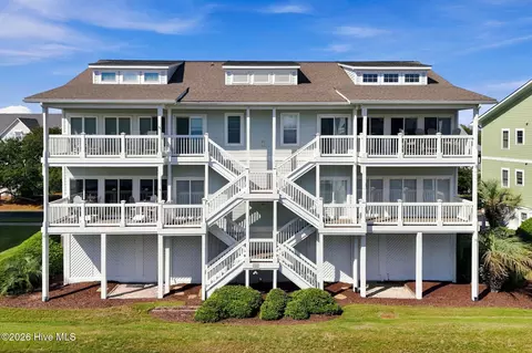 76 Foxfire Trce #76, Caswell Beach, NC 28465