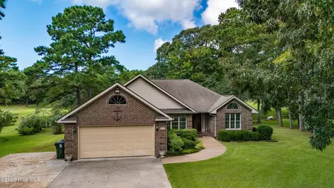 220 Phillips Dr, Arapahoe, NC 28510