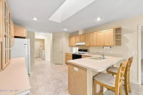 Kitchen - 100 Sakonnet Trl, Pinehurst, NC 28374 photo 3 of 4