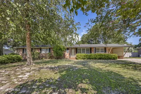 318 Englewood Dr, Wilmington, NC 28409