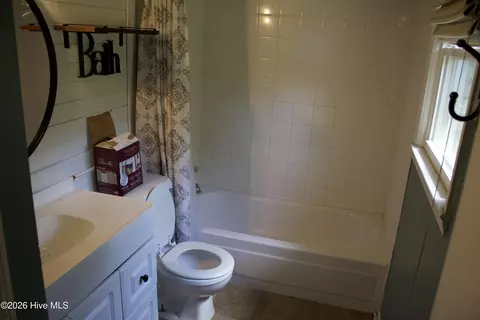 Bath - 418 Goldfinch Dr, Augusta, GA 30907 photo 2 of 2
