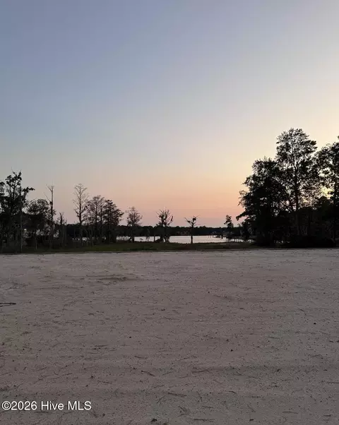 101 Lodge Dr, Trent Woods, NC 28562