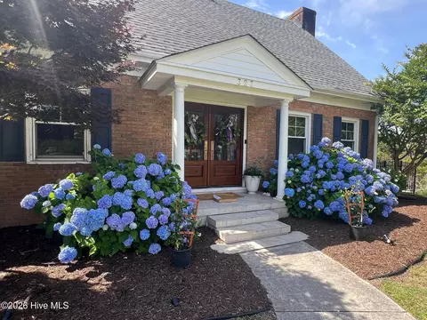 323 Brook Ln, Newport, NC 28570