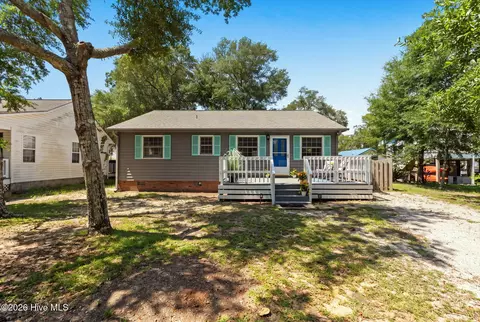 101 SE 12th St, Oak Island, NC 28465