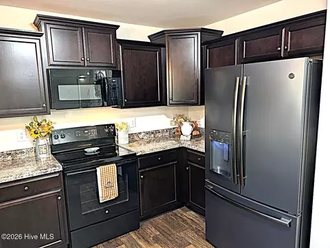 Kitchen - 110 Sonia Dr, Hubert, NC 28539 photo 4 of 5