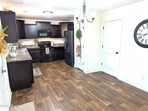 Kitchen - 110 Sonia Dr, Hubert, NC 28539 photo 3 of 5