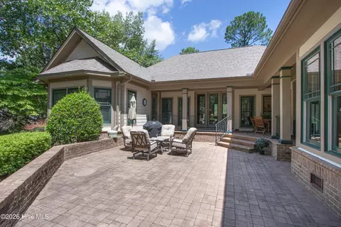 Exterior - 15 Kilbride Dr, Pinehurst, NC 28374 photo 5 of 13