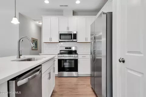 Kitchen - 62 Streambed Way, Hampstead, NC 28443 photo 1 of 3