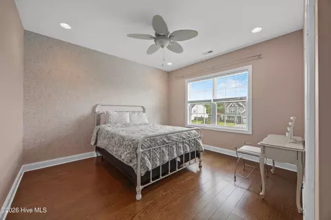 Bedroom - 110 E Conolly Ct, Hampstead, NC 28443 photo 9 of 9