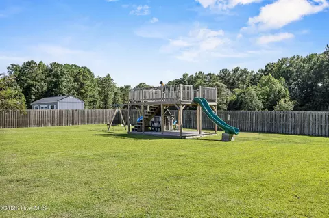 Exterior - 110 E Conolly Ct, Hampstead, NC 28443 photo 9 of 12