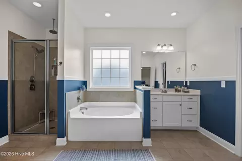 Bath - 110 E Conolly Ct, Hampstead, NC 28443 photo 3 of 7