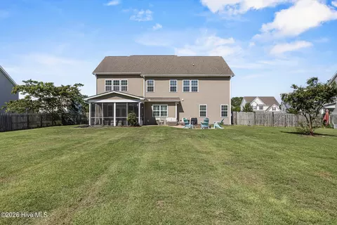 Exterior - 110 E Conolly Ct, Hampstead, NC 28443 photo 6 of 12