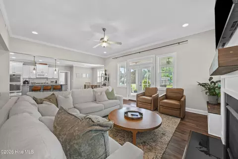 Living - 110 E Conolly Ct, Hampstead, NC 28443 photo 3 of 4