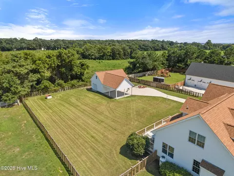 Exterior - 117 Middle Point Rd, Hampstead, NC 28443 photo 9 of 15