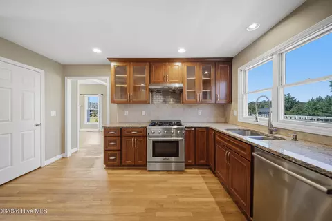 Kitchen - 117 Middle Point Rd, Hampstead, NC 28443 photo 7 of 8