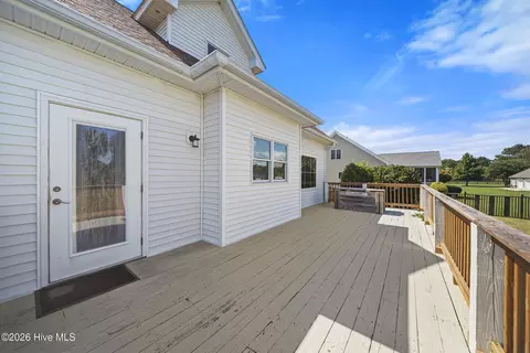 Exterior - 117 Middle Point Rd, Hampstead, NC 28443 photo 6 of 15