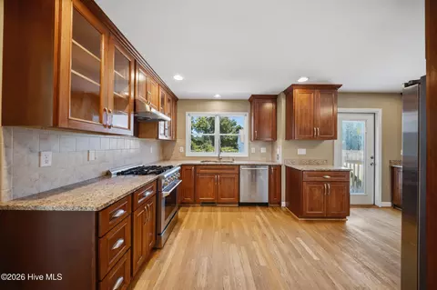 Kitchen - 117 Middle Point Rd, Hampstead, NC 28443 photo 2 of 8