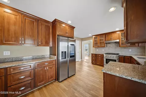 Kitchen - 117 Middle Point Rd, Hampstead, NC 28443 photo 8 of 8