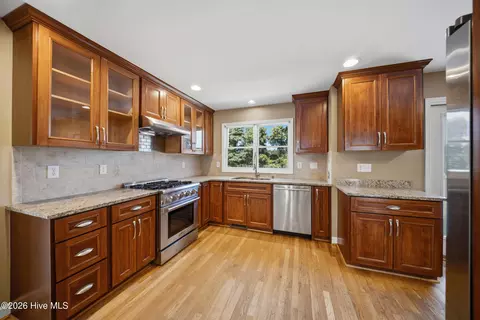 Kitchen - 117 Middle Point Rd, Hampstead, NC 28443 photo 1 of 8