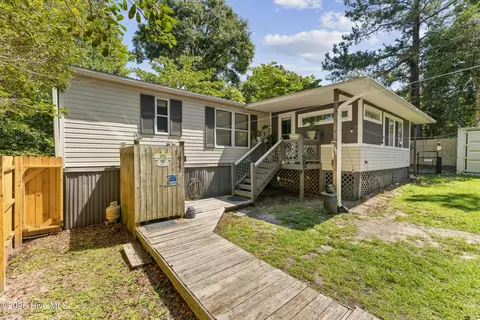 Exterior - 303 Buck Dr, Hampstead, NC 28443 photo 3 of 9