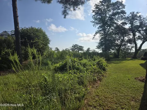 1218 Woods Ct, Morehead City, NC 28557